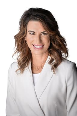 Angela Thompson, real-estate agent