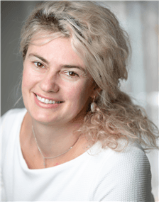 Lana Kalinowski, real-estate agent