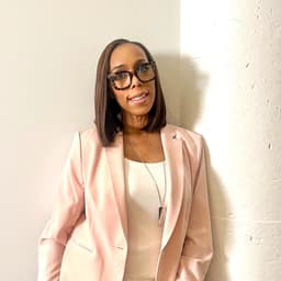 Lisa Carter, real-estate agent