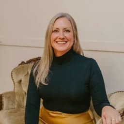 Sonja Zoet, real-estate agent